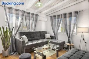 Dennis City Center Elegant Apartment 2 - Image 2