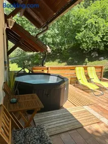 Green Breeze - Private Hot Tub Retreat - Image 1