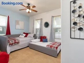 Golf Course Community Home with Pickleball & Mountain Views - Image 3