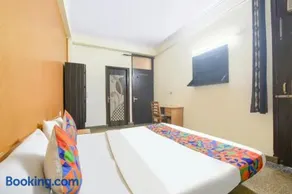 FabHotel Singh Guest House - Image 3