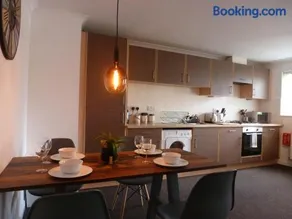 Sun Gardens Luxe 2 Bed 2 Bath Apartment - Image 2
