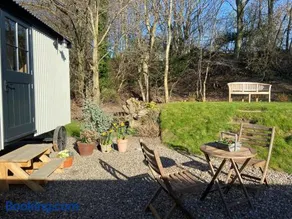 Peaceful Shepherd’s Hut in beautiful countryside. - Image 4