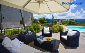 Stunning villa with pool, Jacuzzi and wonderful view - Image 2