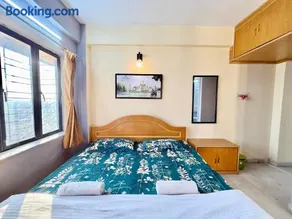 Elegant 2BHK Stay Near Iconic Chinatown, Tangra - AC - WiFi - Parking - Caretaker - Image 4