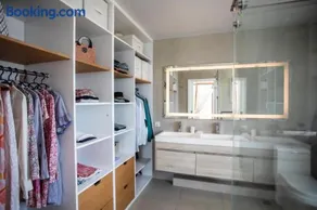 Easy Walk to Stunning La Preneuse Beach - Modern 3 Bedroom Apartment - Image 3