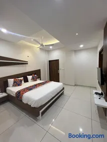 planet motel - Image 2