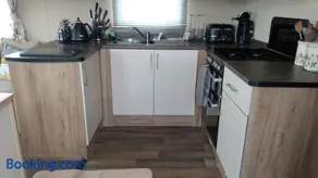 Deluxe 3 Bedroom Caravan with extra en-suite North Shore - Image 2