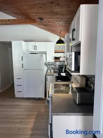 Cozy chalet near the beach - Image 3