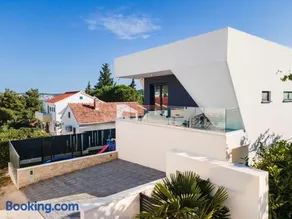 Villa Skyline- near beach and city center with heated pool - Image 3