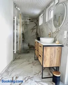 Romantic love room house - Image 1