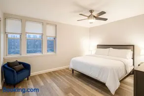 2BR w King Bed Pool Steps to Forest Park CWE - Image 3