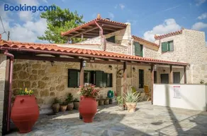 Pyrgou Villa with Shared Swimming pool - Image 3