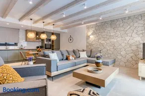 Avale Luxury Villa - Image 1