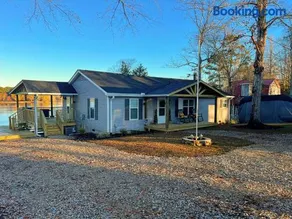 Turtle Town Bungalow on Lake Murray - RV Parking Available - Image 2