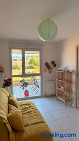 Charmant appartement T2b proche centre ville avec parking privé gratuit et terrasse - Image 3