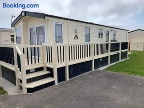 6 BERTH DELUXE CARAVAN PALM GROVE 42 - Image 1