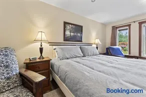 Ackerview Guesthouse Bed and Breakfast - Image 5