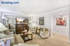 Deauville Comfort in Downtown PS - Image 3