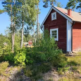 Cabin near lake and beautiful nature reserve. - Image 2