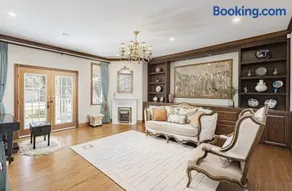 Cozy Queen Room in Quiet Richmond McNair Area - Image 1