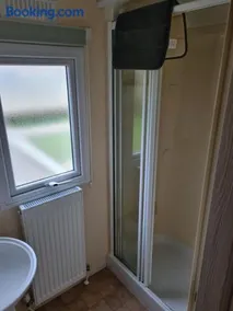 Fenlake holiday accommodation - Image 4