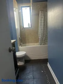 six bedroom house - Image 2
