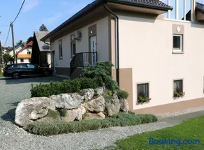 Viktoria Apartments - Image 4