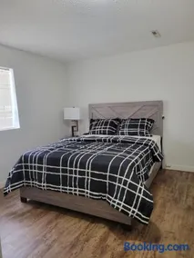 Executive Cozy 2bedroom Basement Suite - Image 3