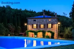 Charming Historic Villa-10 acres - Image 3