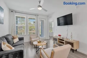 The modern Retreat Luxury Condo In St Pete near Downtown - Image 3