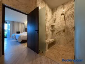Hotel Montessuites - Image 2