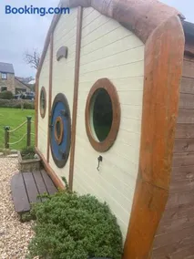 Tyluna Cornish Glamping Cabin - Image 4