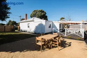 Coastal Cottage Retreat - Image 1