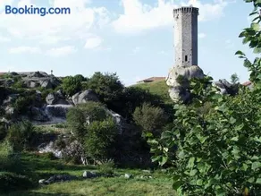 Gîte spacieux et rénové avec équipements modernes, terrasse et vaste jardin près de Gévaudan et Margeride - Image 2