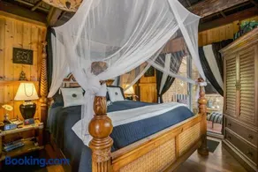 The Bali House and Cottage at Kehena Beach Hawaii - Image 3