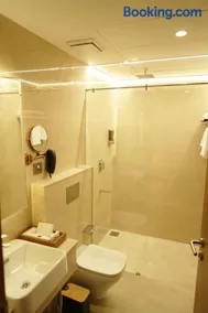 Cinnamon Gold Hotel - Image 2