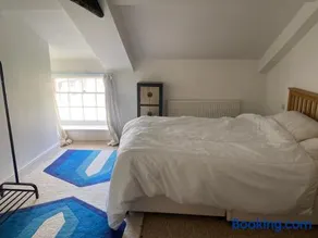 Royal Oak Apartment 1 - Image 4