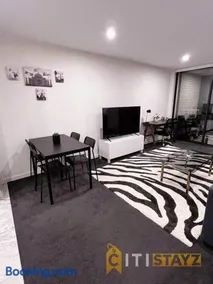 Leafy Braddon 2BD 2BTH - Ground Floor, Patio - Image 1