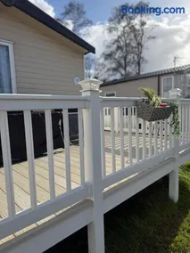 Serenity 2 No 98 Central lounge sleeps 6 x 3 bedrooms x 2 bathrooms - Image 5