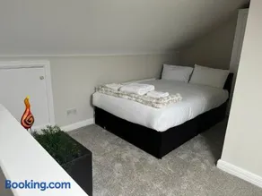 Holiday House - Image 4