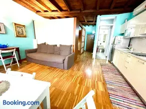 Smart living room and bedroom in Brera district - Image 1