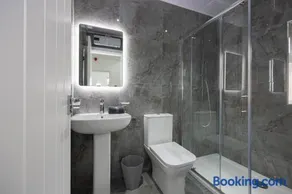 The Kent- Luxury Rooms - Image 4