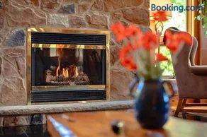 Rustic Ridge Log Cabin: Hot Tub, Games, Views! - Image 3