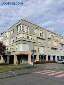 Central AREA Cozy Apartment - Image 1