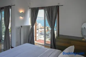 Modern Apartment with Stunning Piraeus Views - Image 2