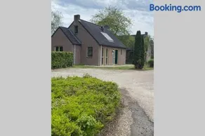 Vrijstaande 6 persoons Bungalow hottub en pizzaoven op vakantiepark - Image 4