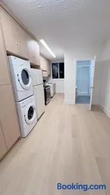Entire 2 Bedroom condo in White Rock, Canada - Image 3