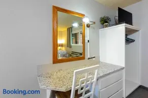 Riverside Condo located Downtown Enjoy Nightlife - Image 3