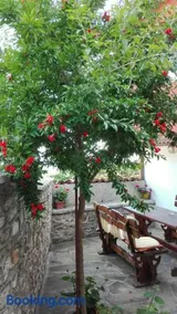 Regina's Guesthouse - Image 5