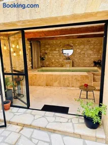 GROOMI - La Pouzilhacoise : Grande demeure avec patio ! - Image 3